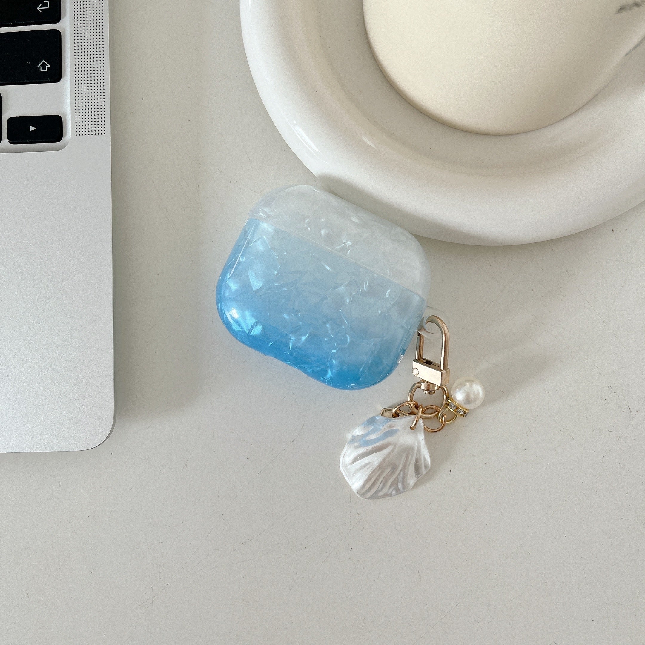 Uniqkart for AirPods Pro 2 Gradient Shell Grain TPU Case Shockproof Earphone Cover with Shell Shape Pendant - Blue Uniqkart for AirPods Pro 2 Gradient Shell Grain TPU Case Shockproof Earphone Cover with Shell Shape Pendant - Blue